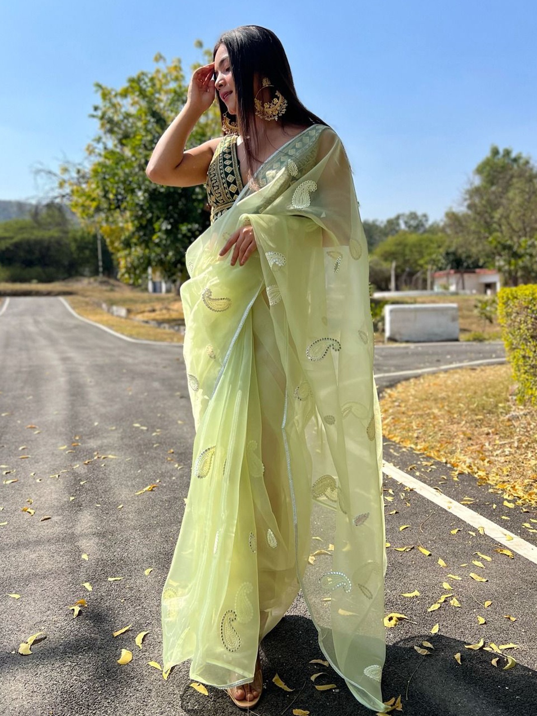

Anouk Paisley Sequinned Organza Saree, Yellow