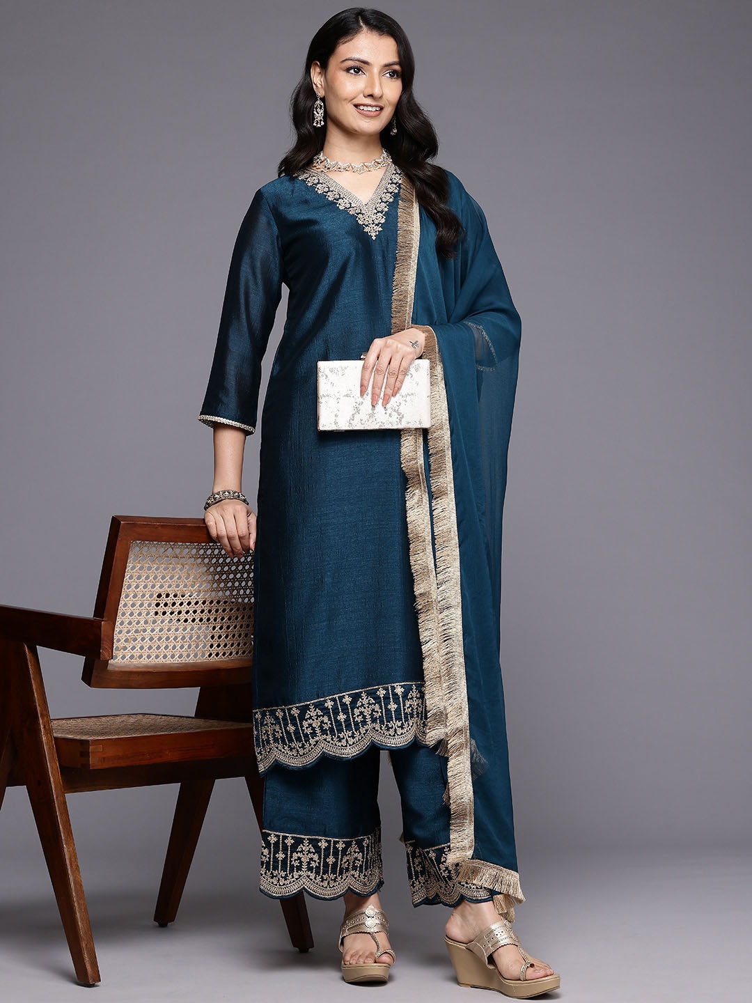 

Varanga Blue Floral Embroidered V-Neck Regular Straight Kurta With Palazzo With Dupatta