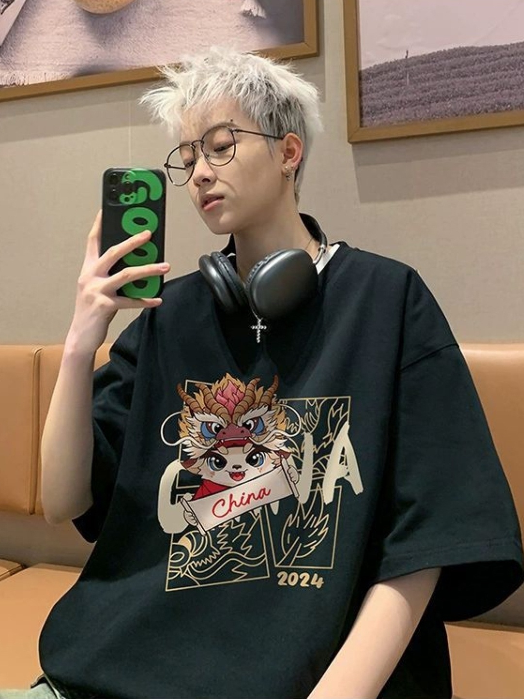

HERE&NOW Men Graphic Printed Oversized Pure Cotton T-shirt, Black
