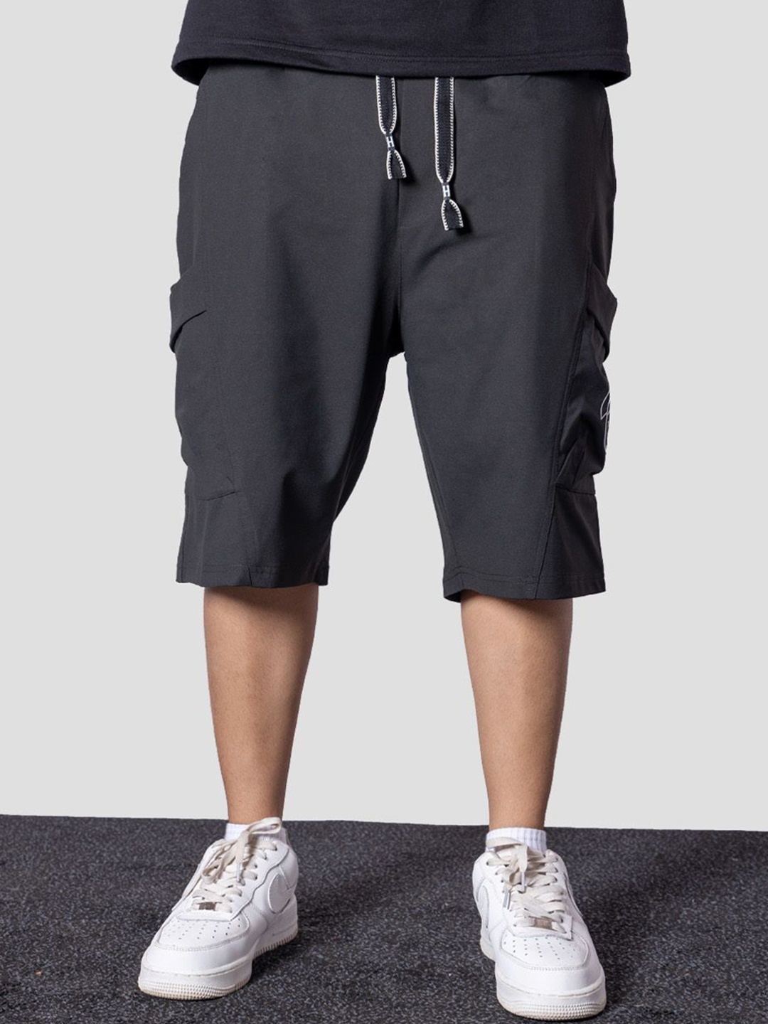 

Hop Head Olive Green Carpenter Pocket Oversized Shorts, Grey