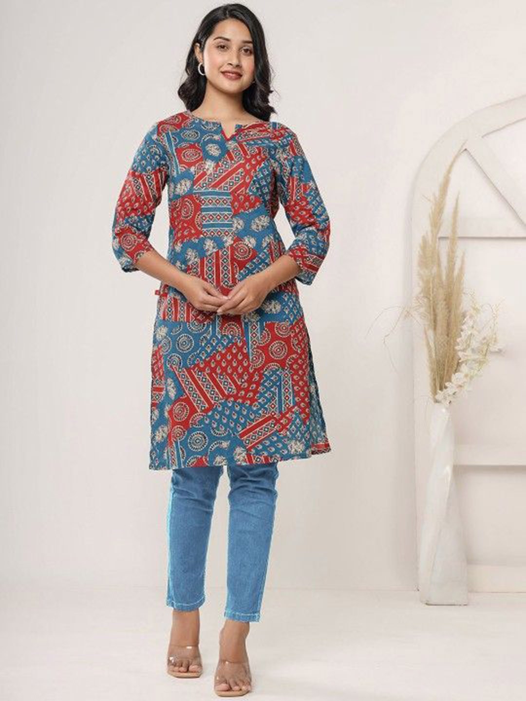 

Chandbaali Floral Printed Cotton Regular Straight Kurta, Maroon