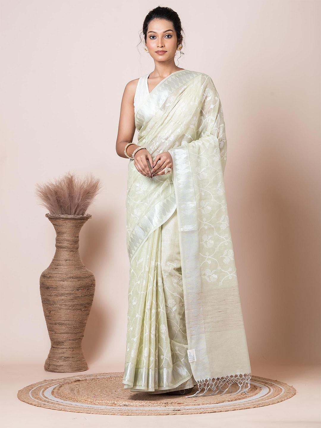 

VIBHAVARI Floral Printed Zari Saree, Green