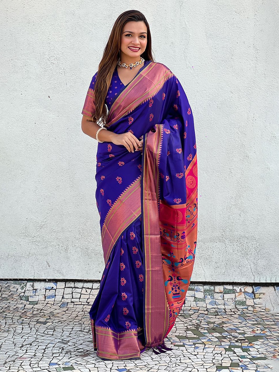 

KSM PRINTS Woven Design Zari Saree, Navy blue