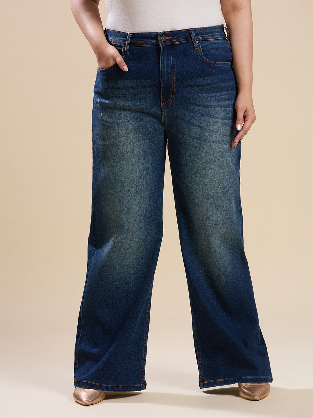 

Turning Blue Women Wide Leg High-Rise Light Fade Jeans