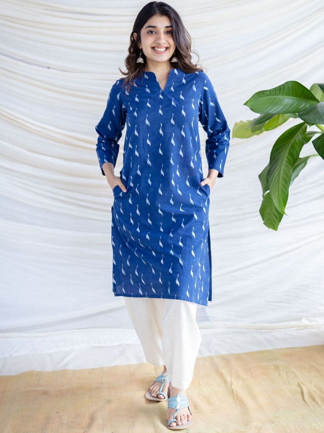 

THE INDIAN ETHNIC CO Animal Printed Dabu Cotton Straight Kurta, Blue