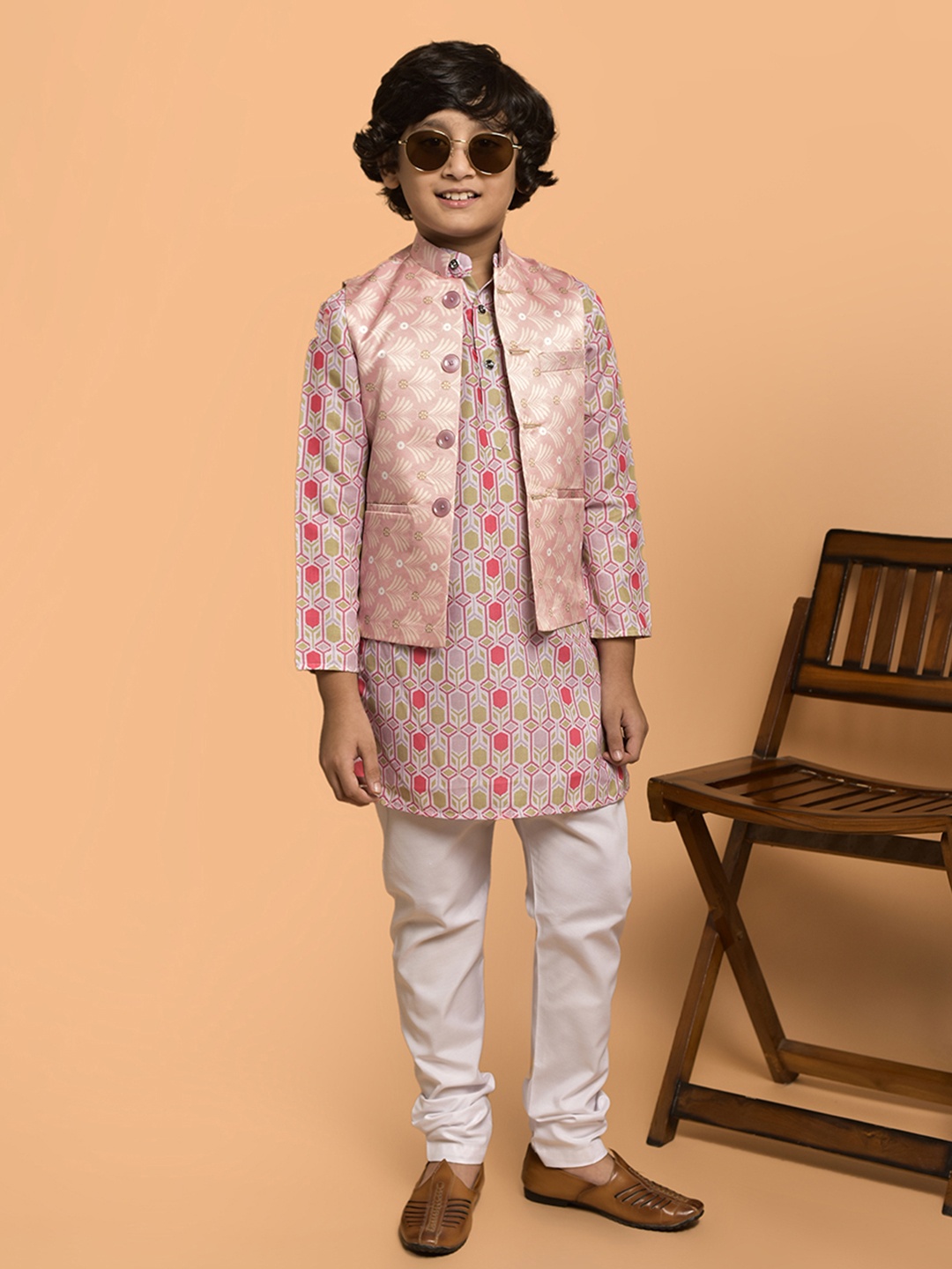 

PRINTINDIA Boys Geometric Printed Mandarin Collar Straight Kurta With Pyjamas & Jacket, Pink