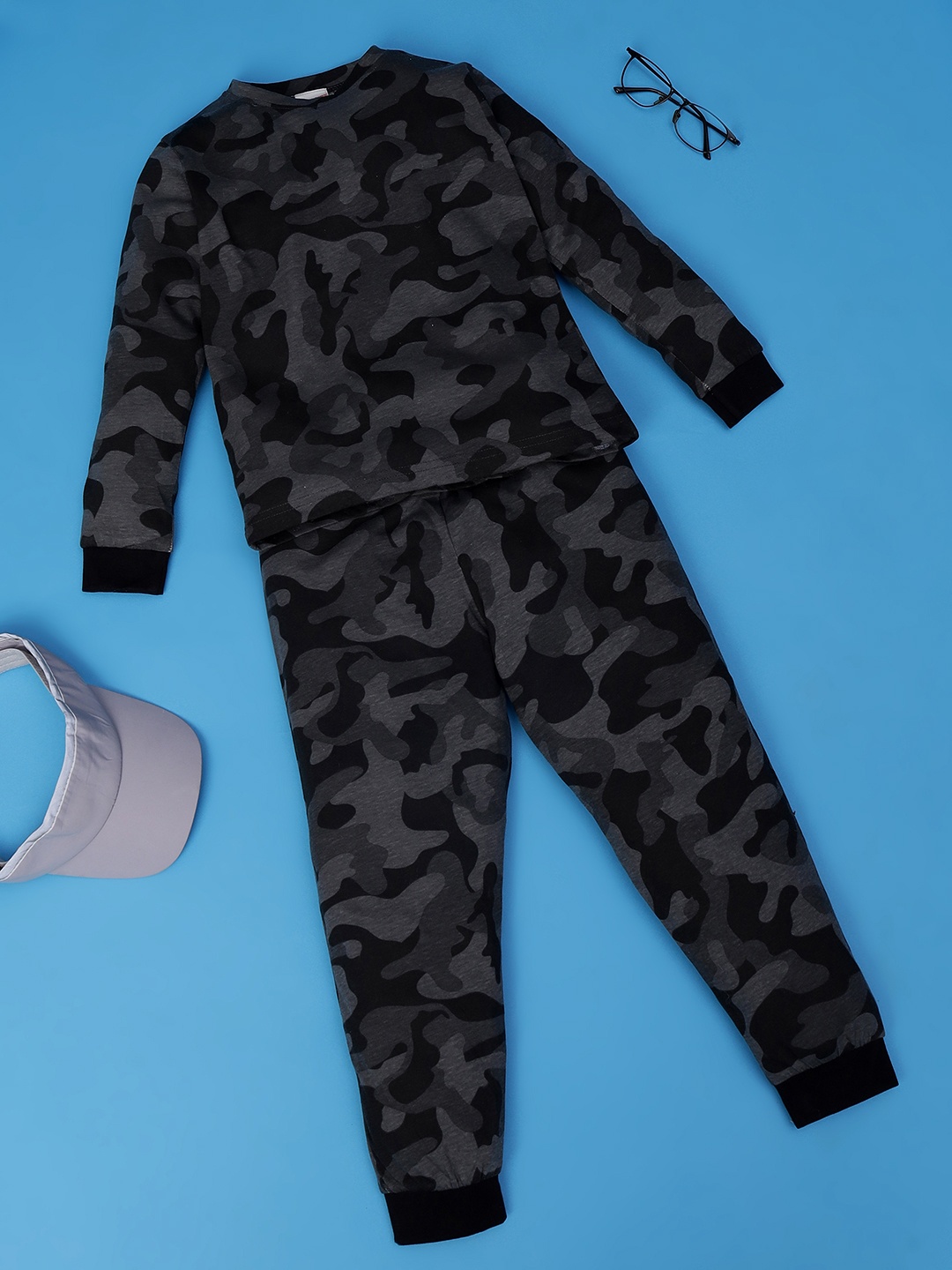 

RAINE AND JAINE Boys Printed Night suit, Grey