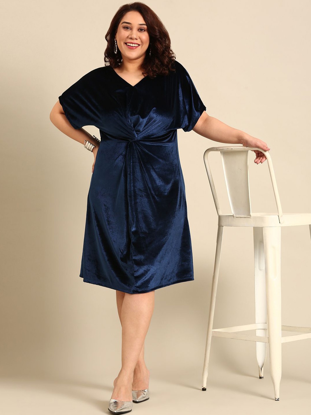 

The Pink Moon Women Velvet Sheath Plus Size Midi Dress, Navy blue