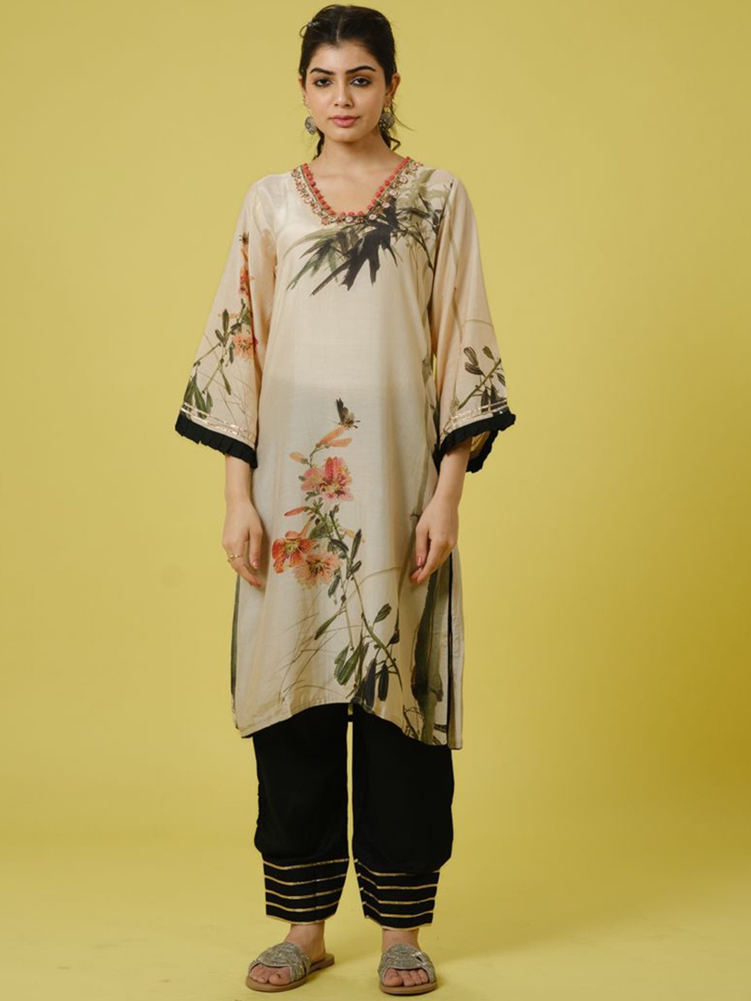 

Hassu's Women Floral Printed Cotton Silk Kurta with Trousers & With Dupatta, Cream