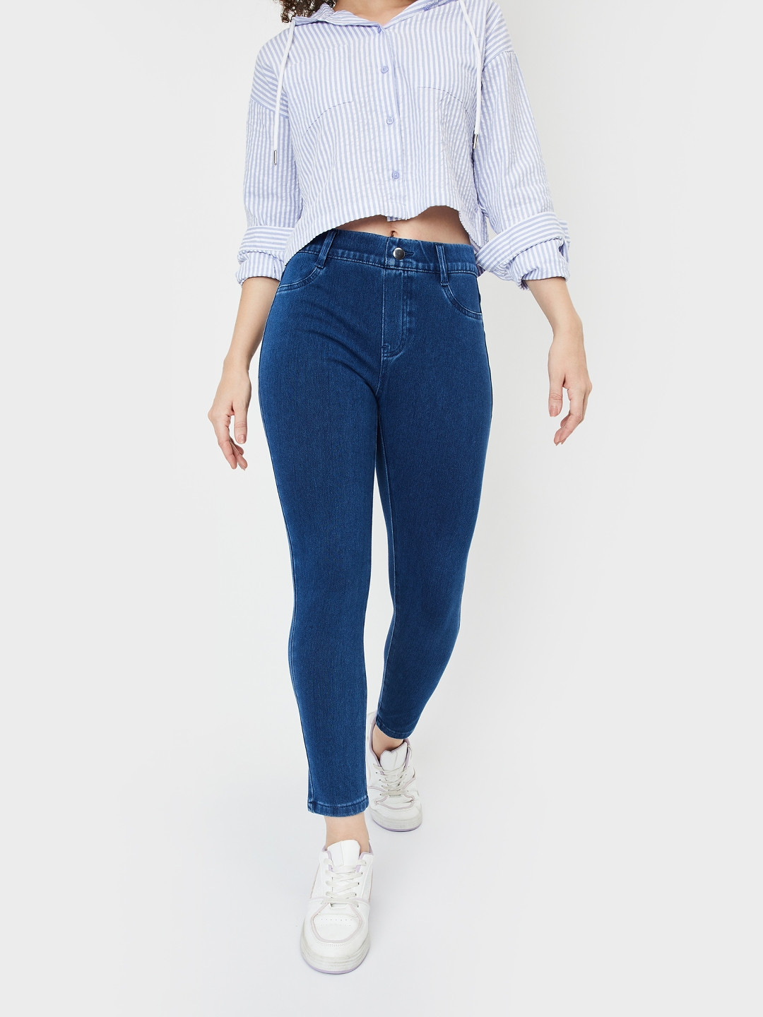 

max Women Slash Knee Heavy Fade Jeans, Blue