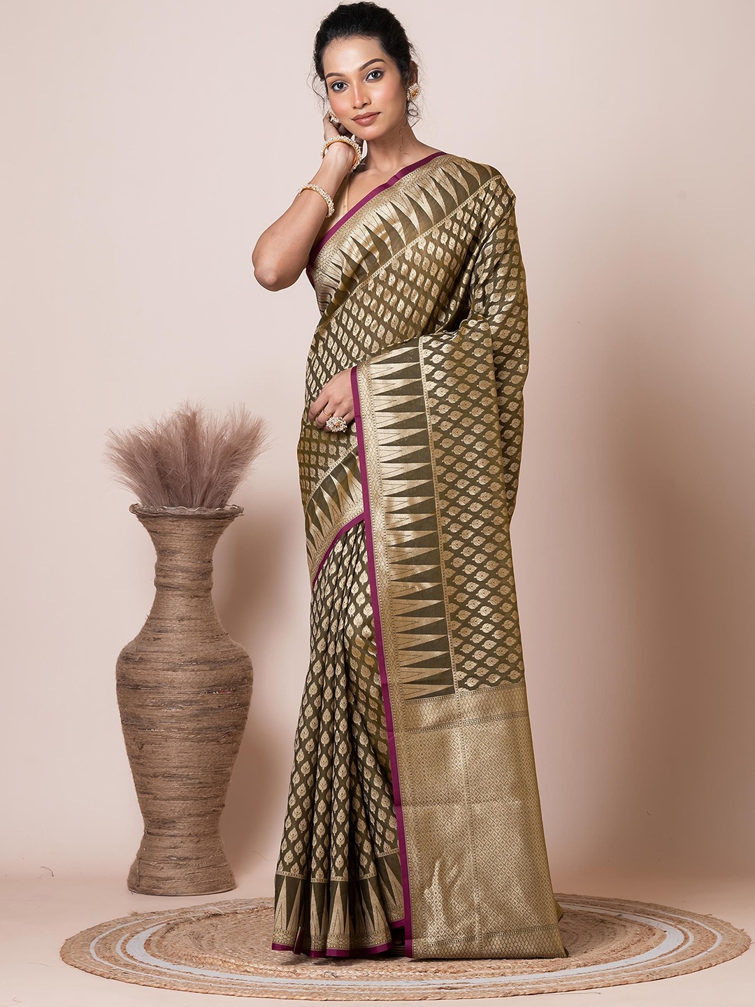 

VIBHAVARI Woven Design Zari Saree, Olive