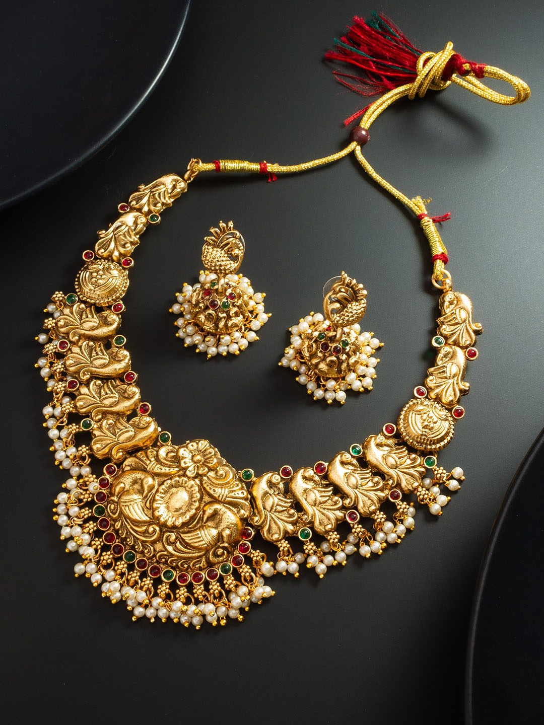 

aadita Gold-Plated Stones-Studded & Beaded Jewellery Set