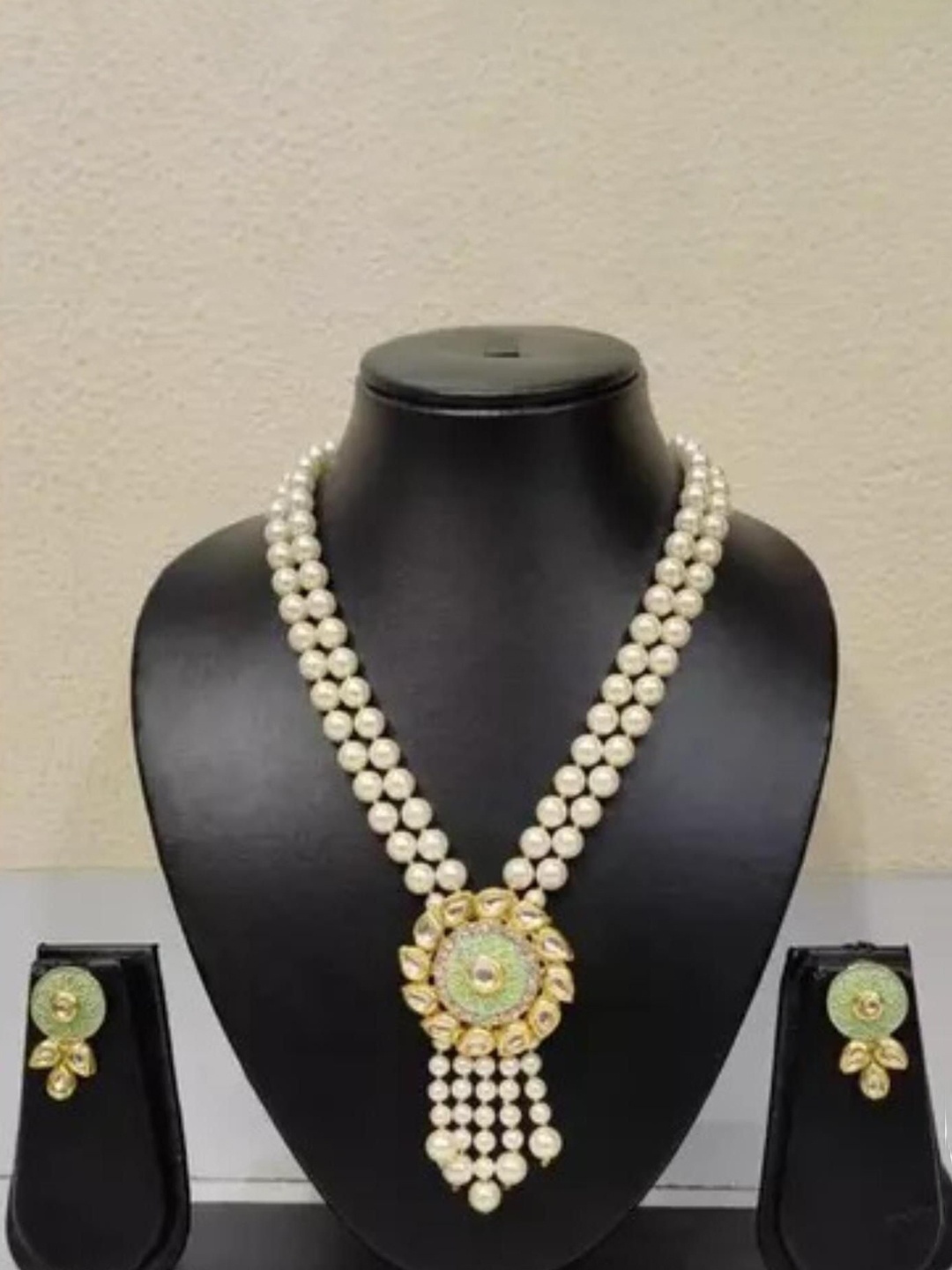

Gyaan Jewels Kundan-Studded & Beaded Necklace and Earrings, Gold