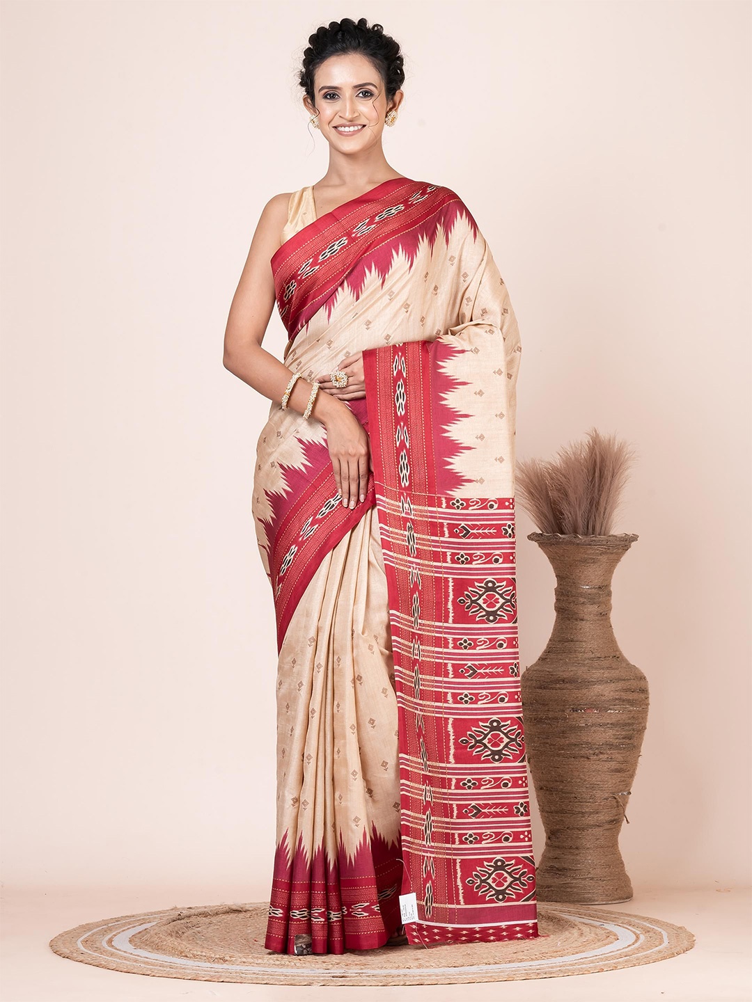 

VIBHAVARI Ethnic Motifs Saree, Beige