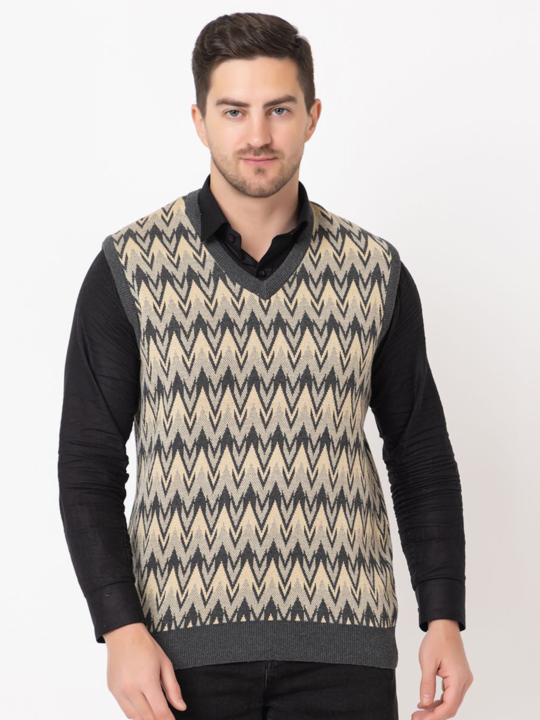 

BeriBlu Men Sweater Vest, Beige