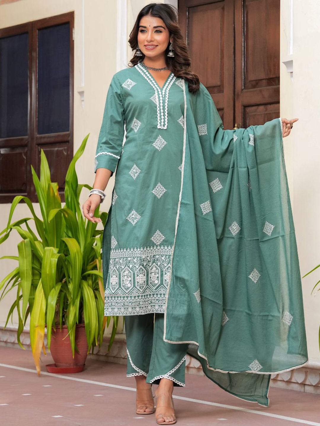 

KALINI Women Geometric Embroidered Gotta Patti Pure Cotton Kurta Set, Green