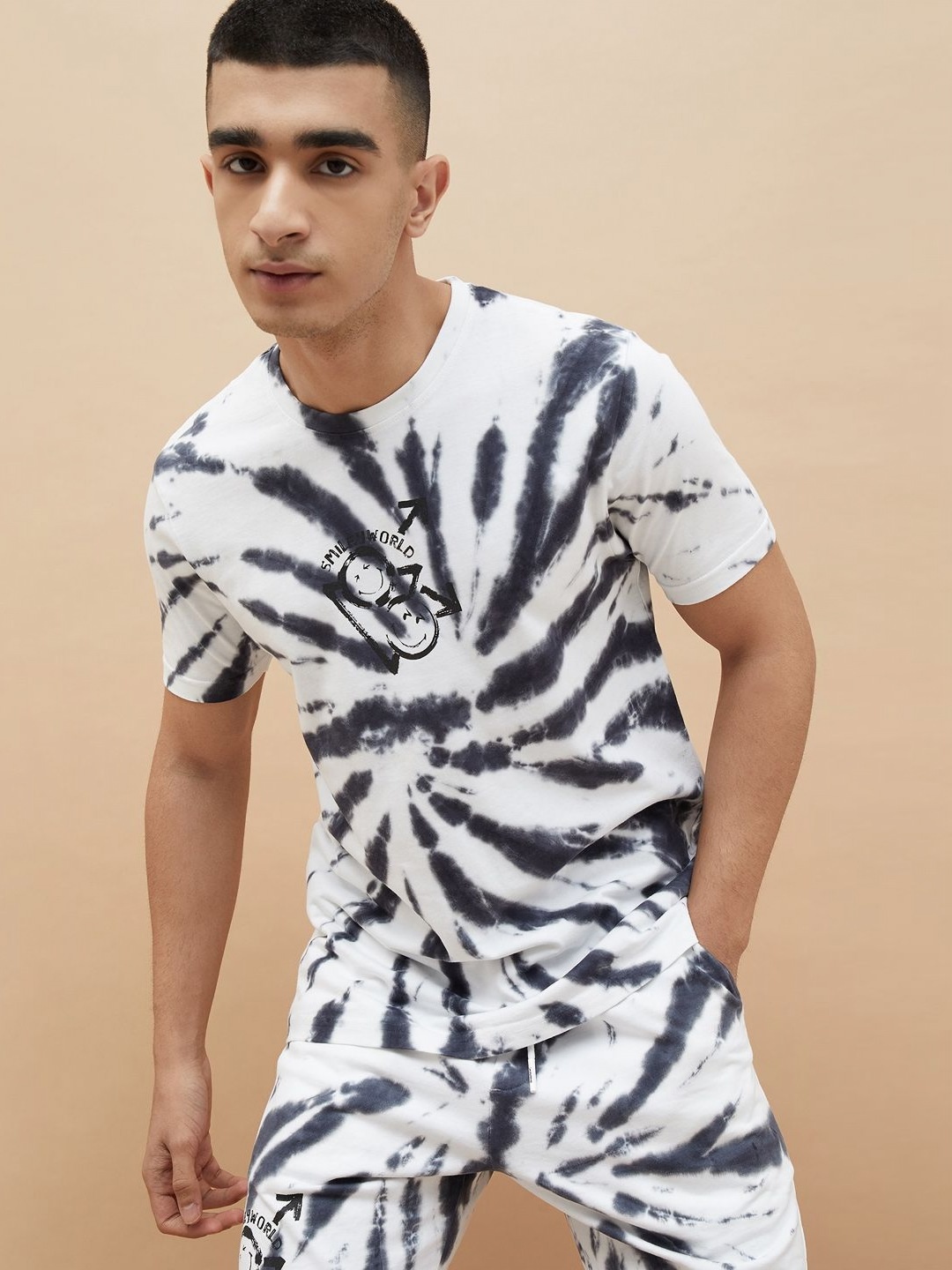 

SmileyWorld Men Dyed Round Neck Cotton T-shirt, White