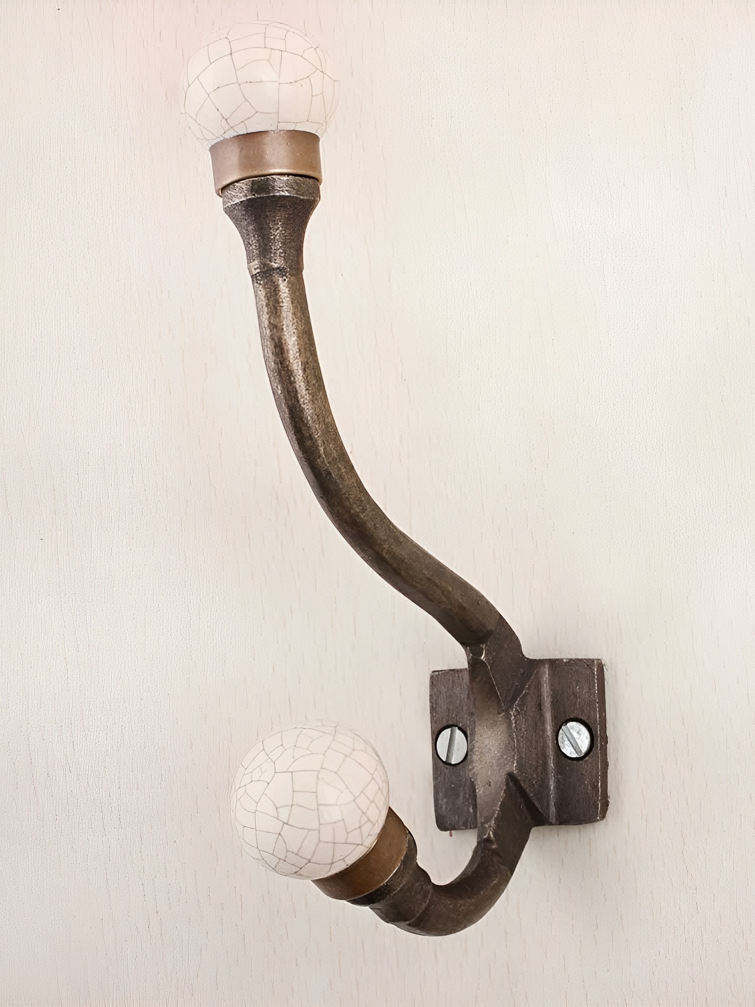 

IndianShelf Beige Coloured Ceramic Solid Crackle Cloth Hangers Coat Hooks
