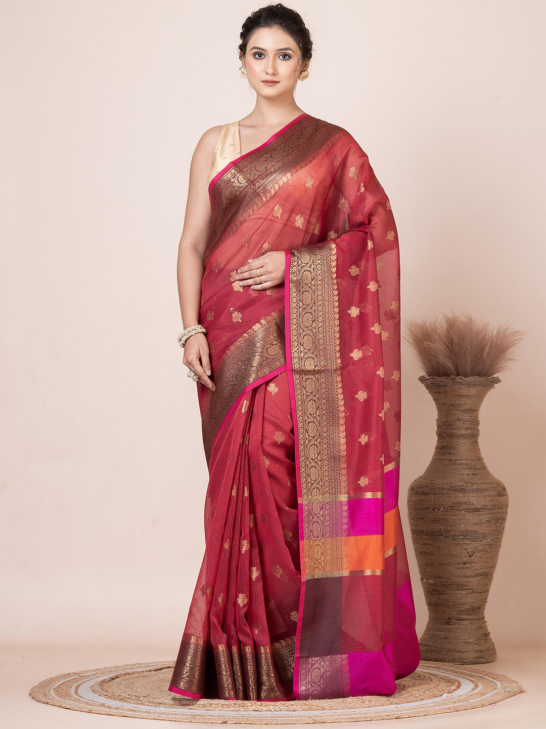 

VIBHAVARI Ethnic Motifs Woven Design Zari Saree, Red