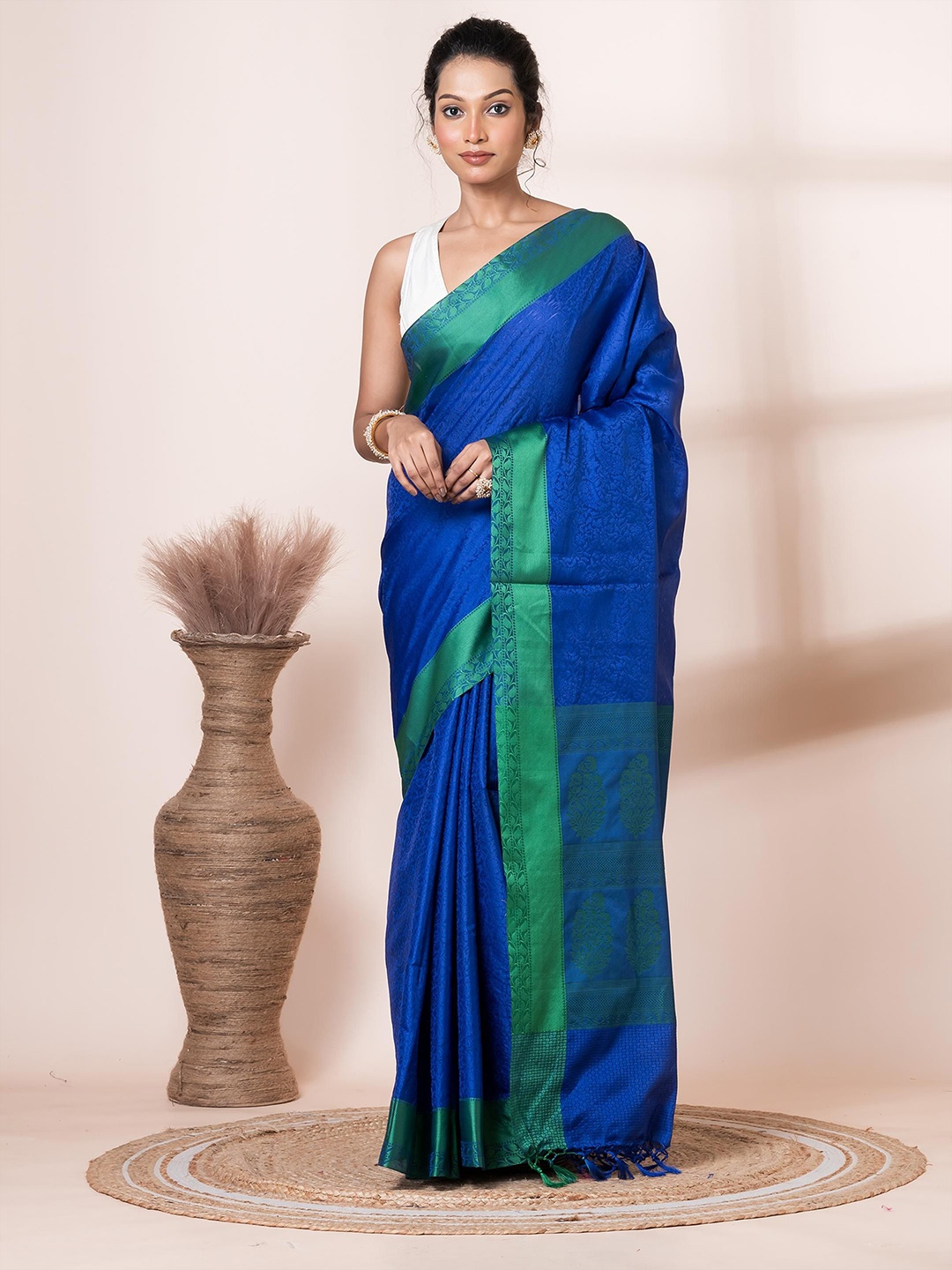 

VIBHAVARI Woven Design Zari Saree, Blue