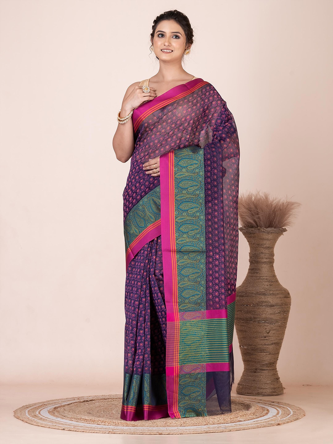 

VIBHAVARI Printed Saree, Purple