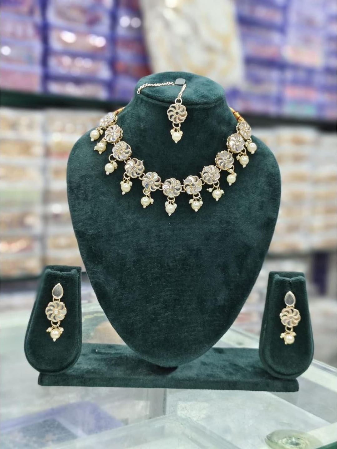 

Gyaan Jewels Artificial Stones and Beads Studded & Beaded Jewellery Set, Gold