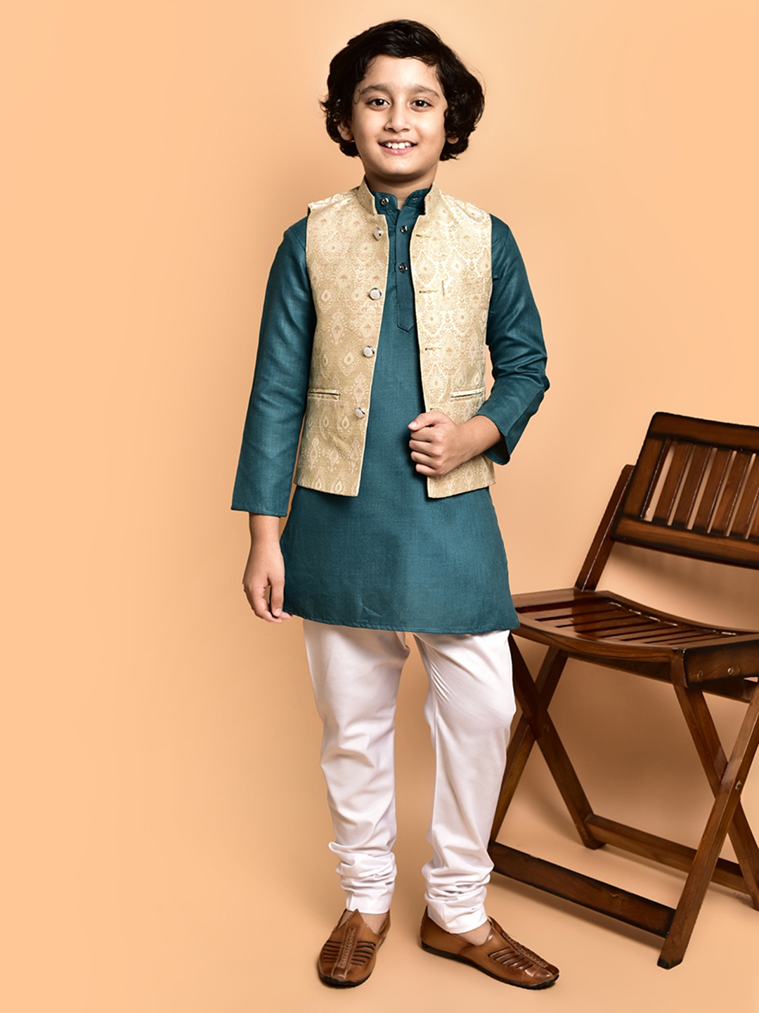 

PRINTINDIA Boys Mandarin Collar Straight Kurta With Pyjamas & Nehru Jacket, Teal