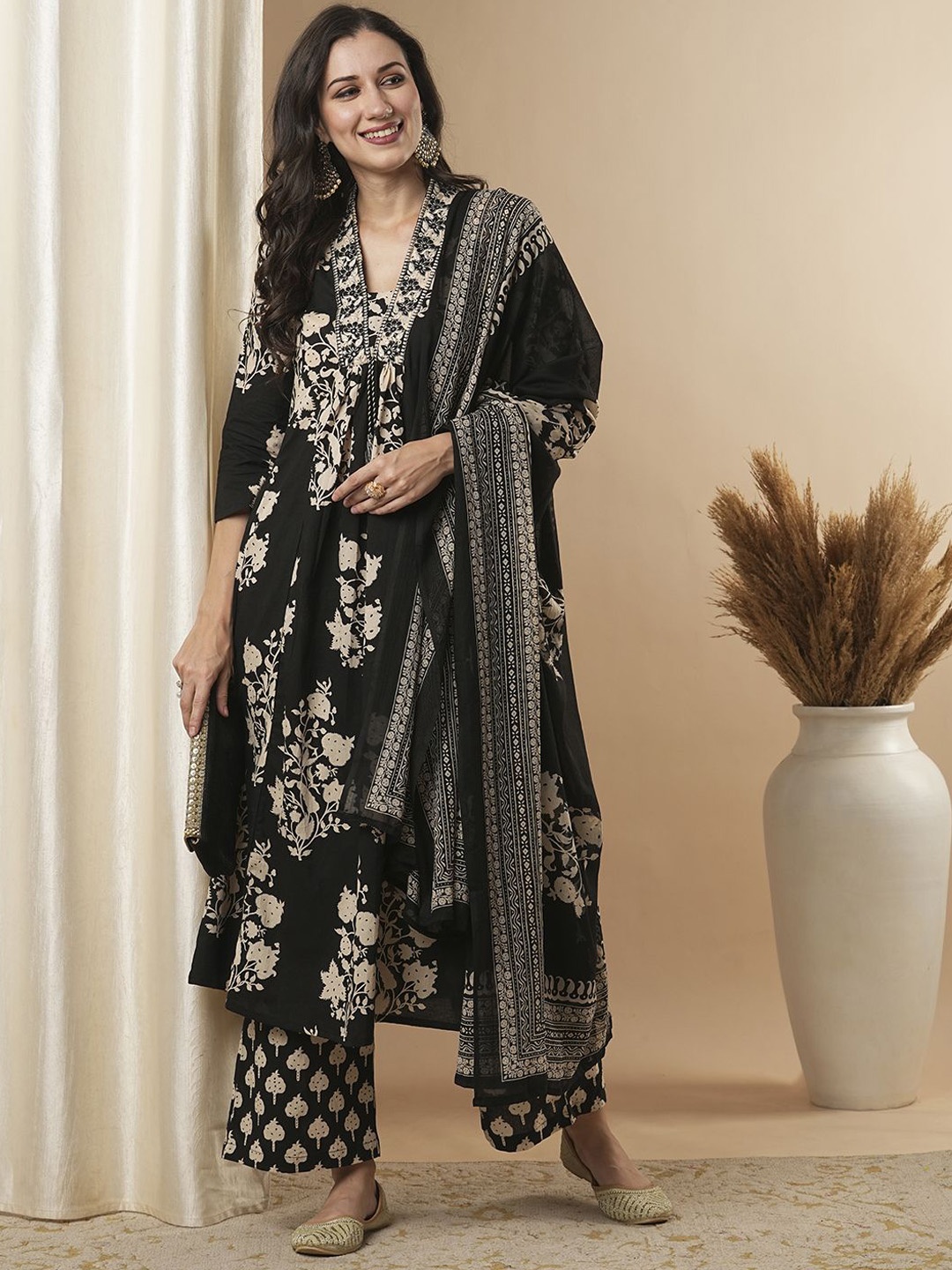 

FASHOR Ethnic Motifs Printed Panelled Pure Cotton Kurta with Palazzo & Dupatta, Black