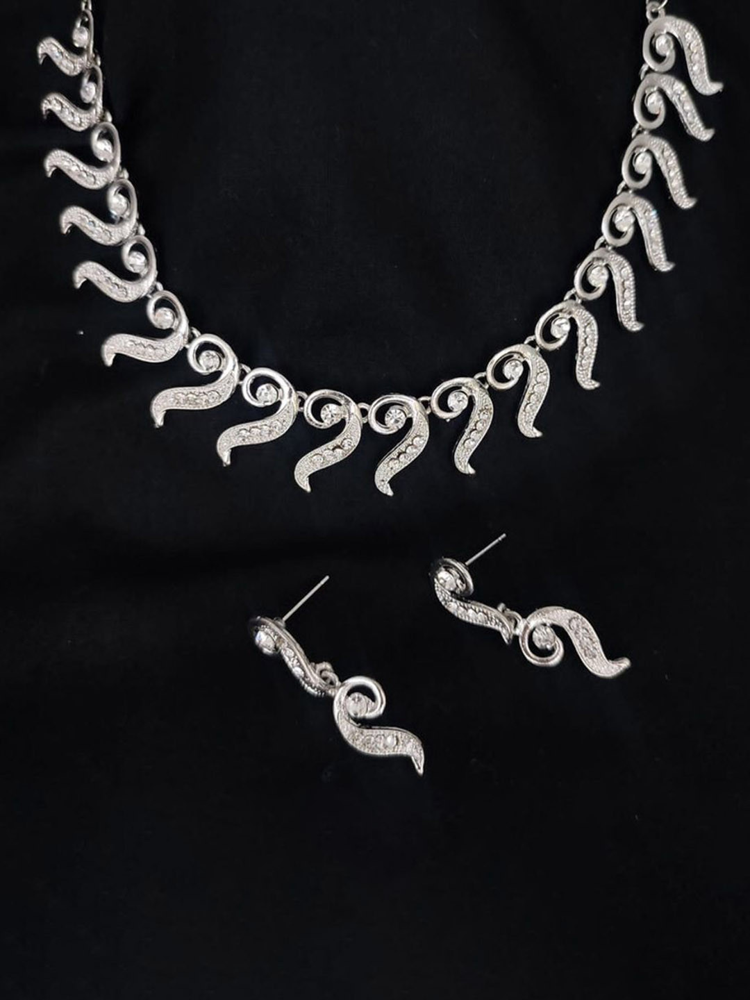 

Gyaan Jewels Silver Plated Stone Studded Jewellery Set