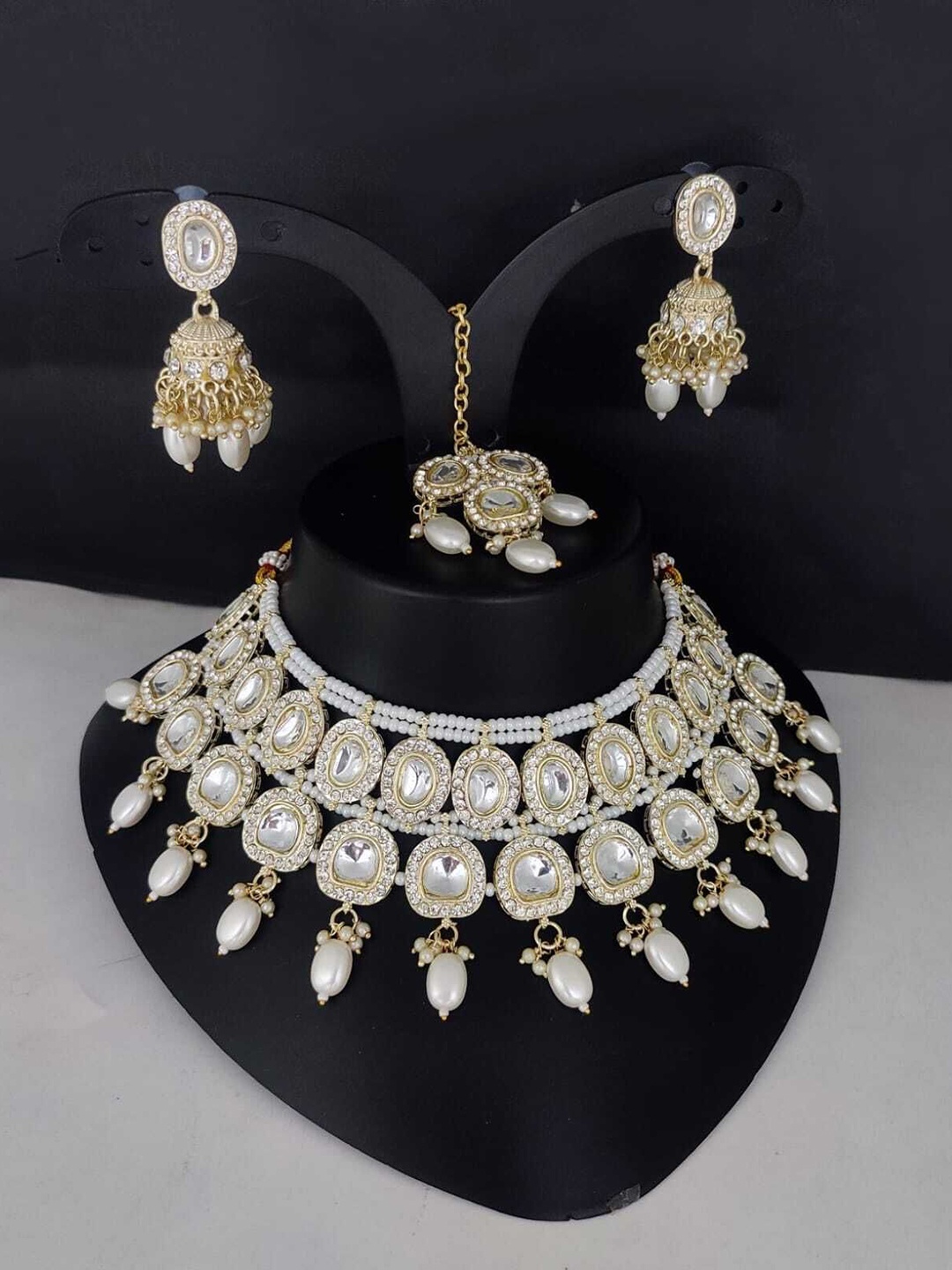 

Gyaan Jewels Gold-Plated Stones Studded & Beaded Jewellery Set
