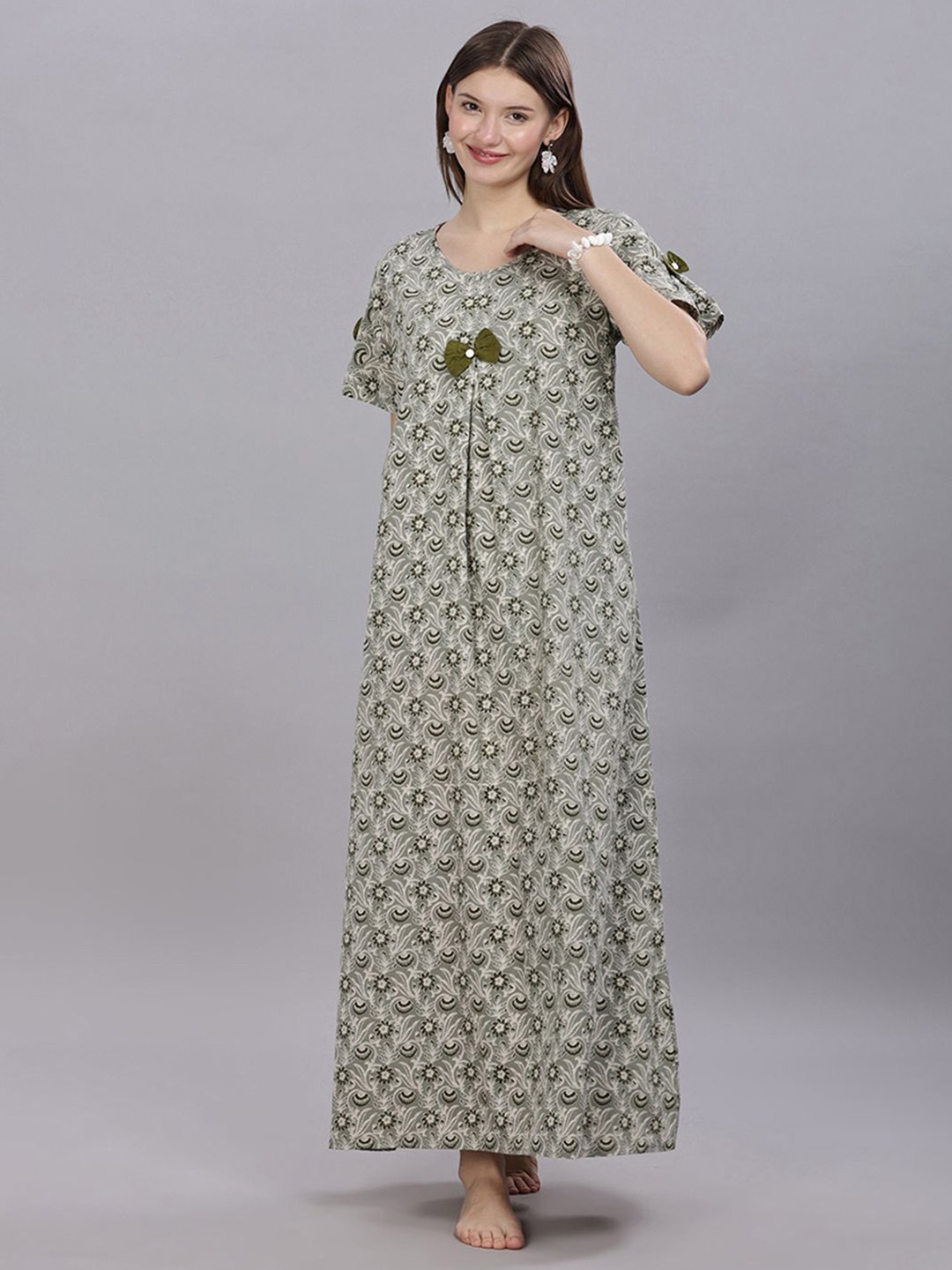 

NAIDU HALL Women Floral Printed Pure Cotton Maxi Nightdress, Green