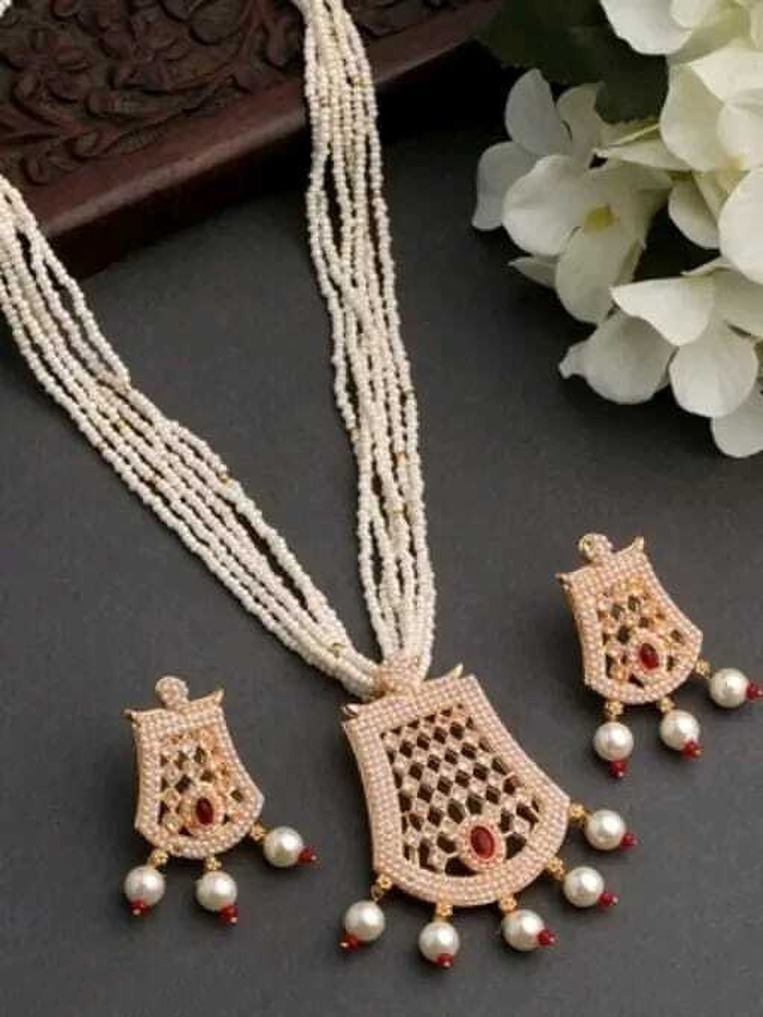 

Gyaan Jewels Stone Studded & Beaded Necklace & Earrings, Gold