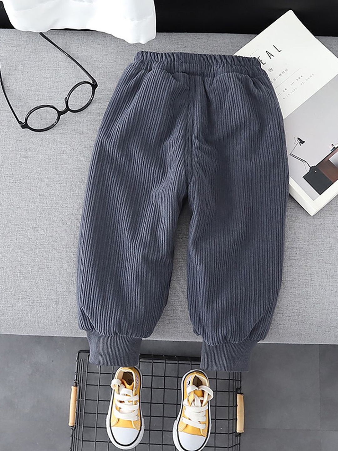 

StyleCast x Revolte Boys Textured Solid Regular Fit Mid Rise Flat Front Joggers Trouser, Grey