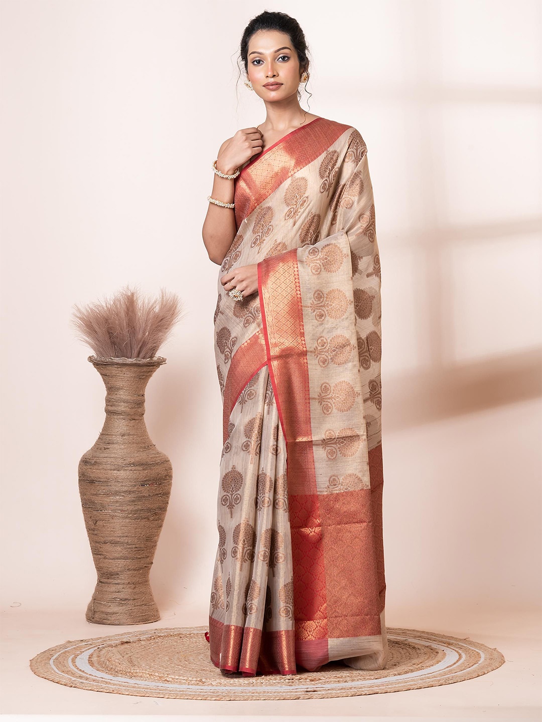 

VIBHAVARI Woven Design Saree With Blouse Piece, Brown