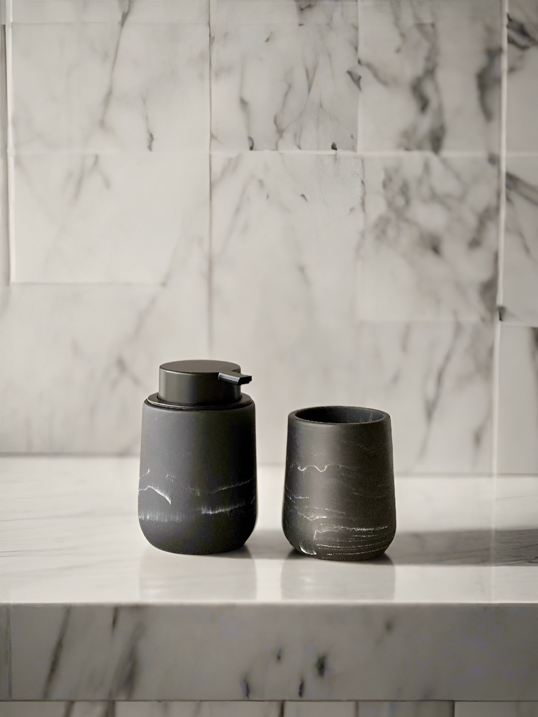 

Mason Home Palermo Black & White 2 Pieces Resin Bath Accessories Set