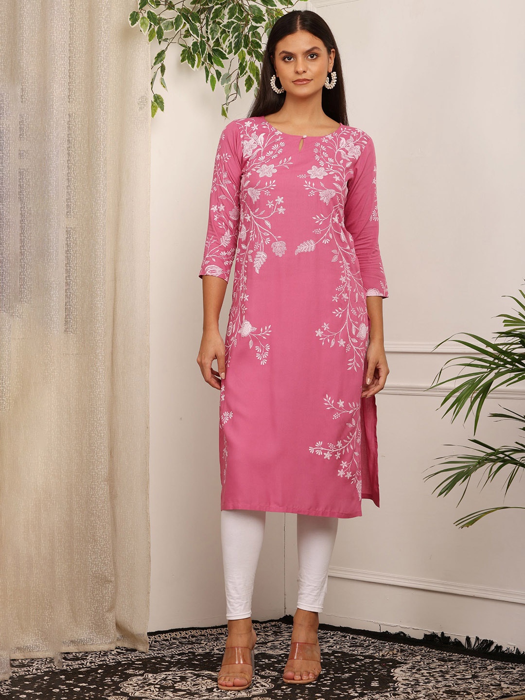 

Bhuja Floral Printed Round Neck Thread Work Straight Kurta, Pink