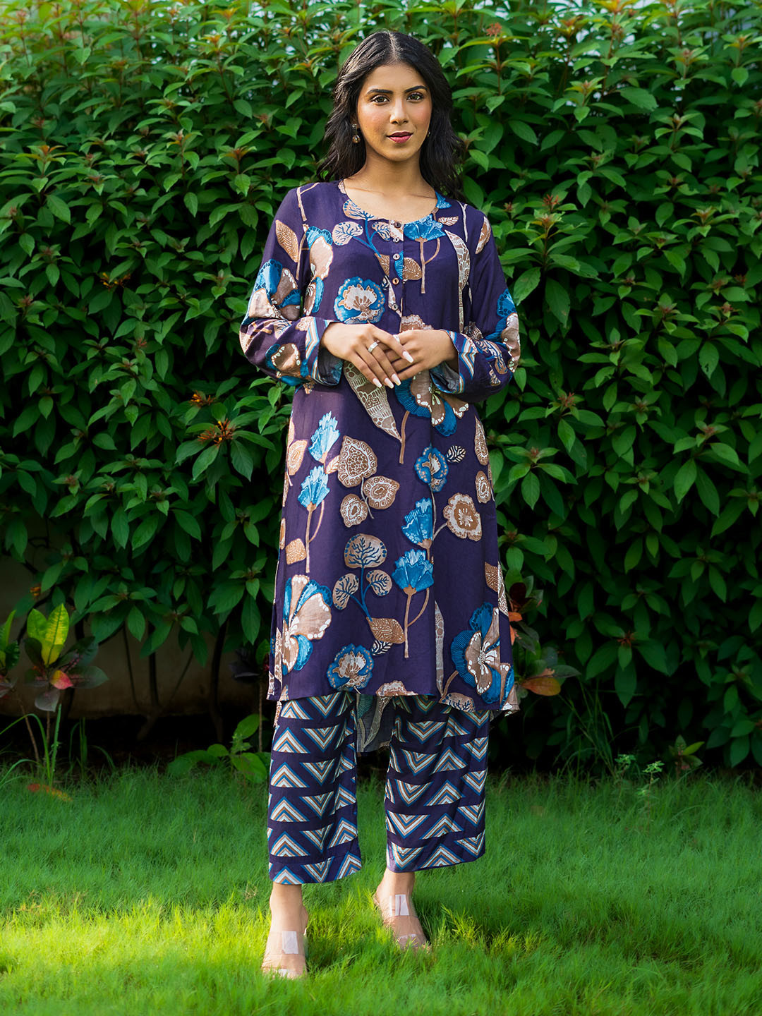 

EARTH O FAB Floral Printed Round Neck Tunic With Palazzos, Purple
