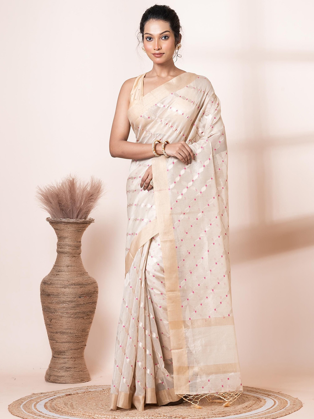 

VIBHAVARI Woven Design Zari Saree, Beige
