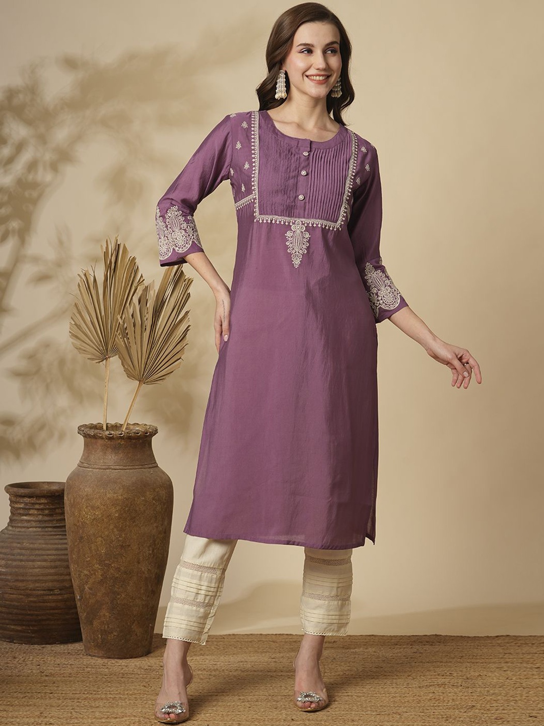 

FASHOR Women Floral Embroidered Sequinned Kurta, Purple