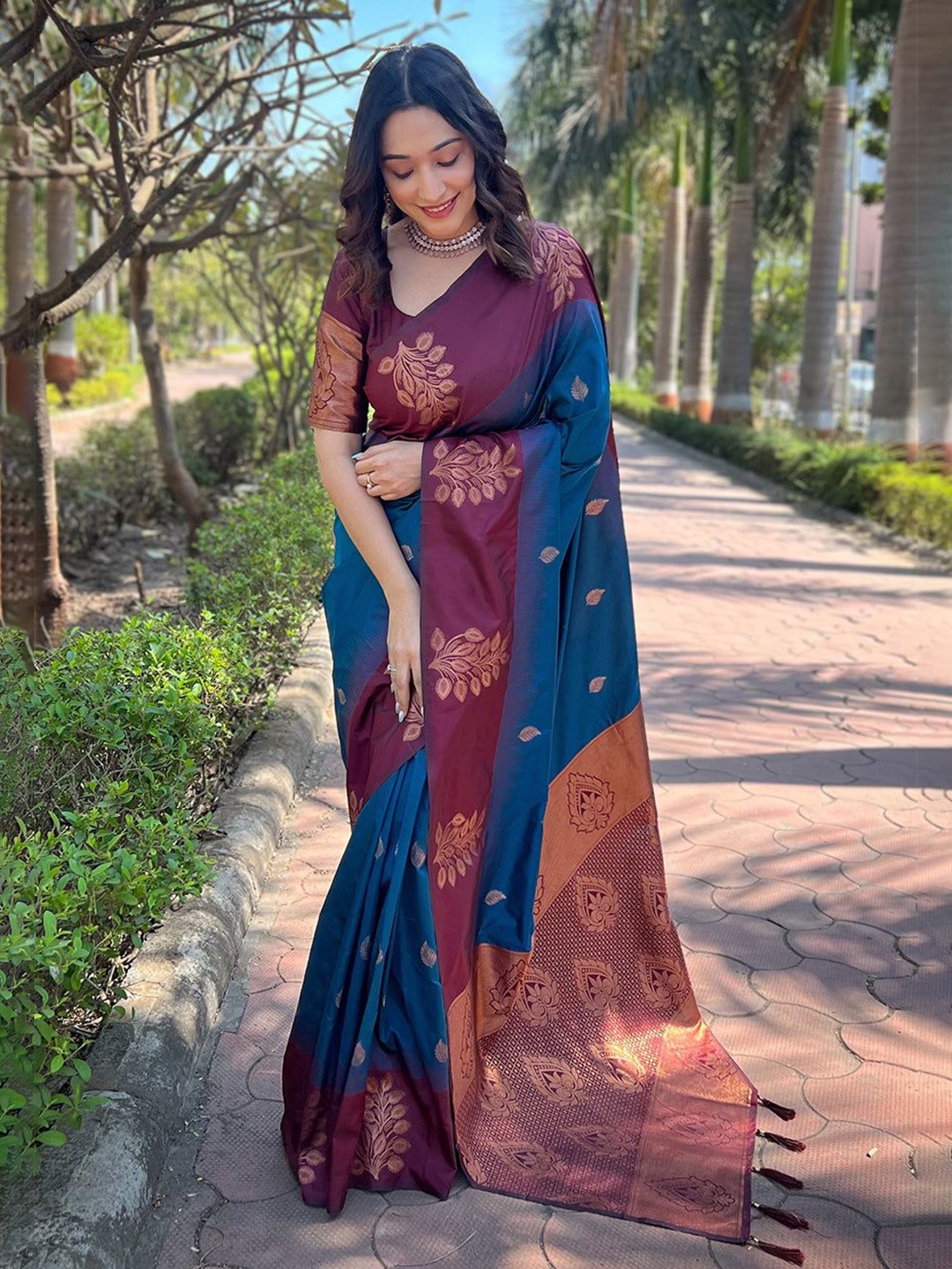 

Caracola Woven Design Zari Banarasi Saree, Blue