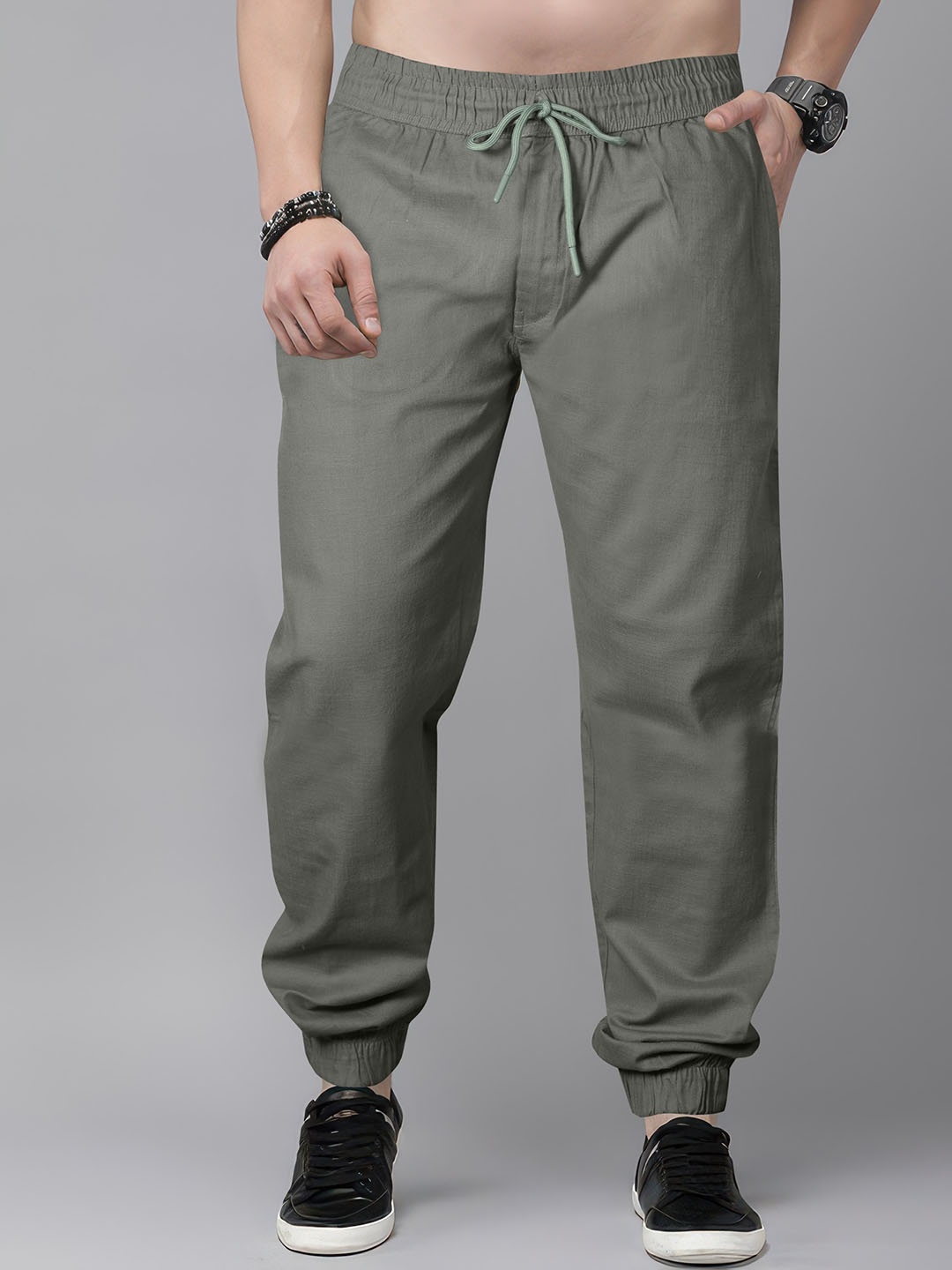 

Jb Just BLACK Men Relaxed Loose Fit Mid-Rise Joggers Trousers, Olive