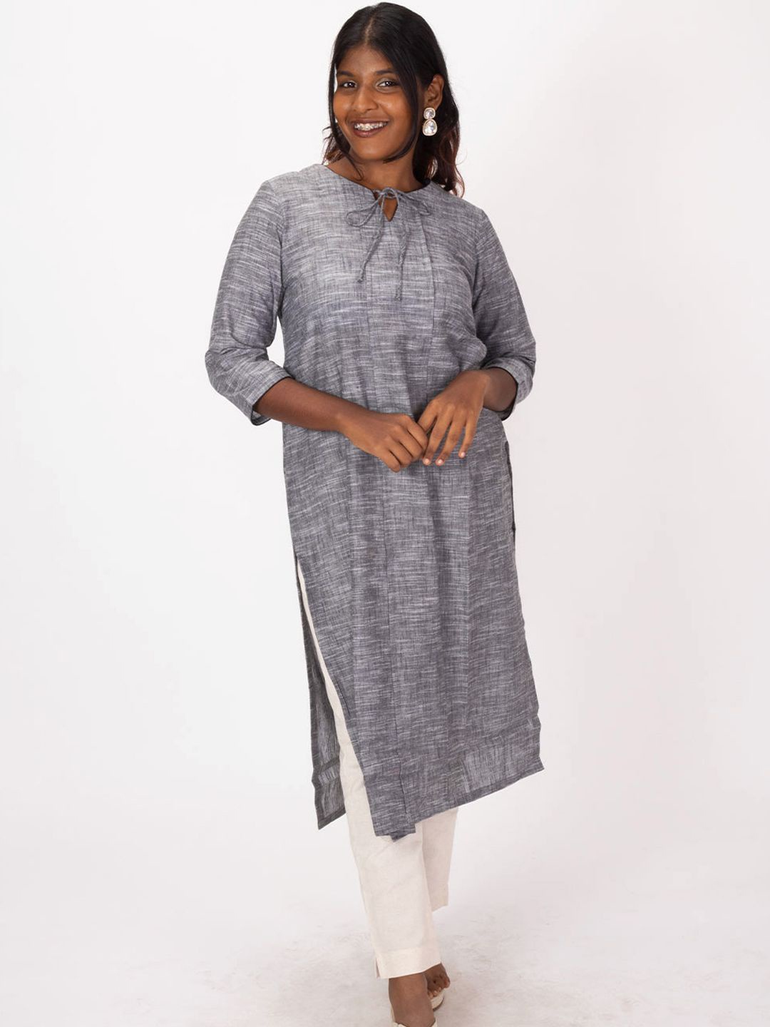 

Avishya Women Checked Handloom Kurta, Grey