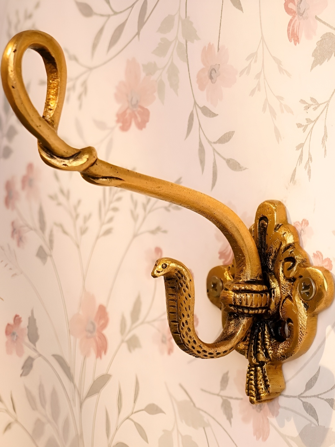 

IndianShelf Gold Toned Cobra Textured Ceramic Wall Hooks