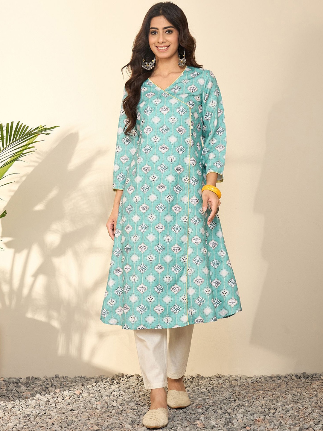 

Madhuni Women Printed Angrakha Kurta, Blue