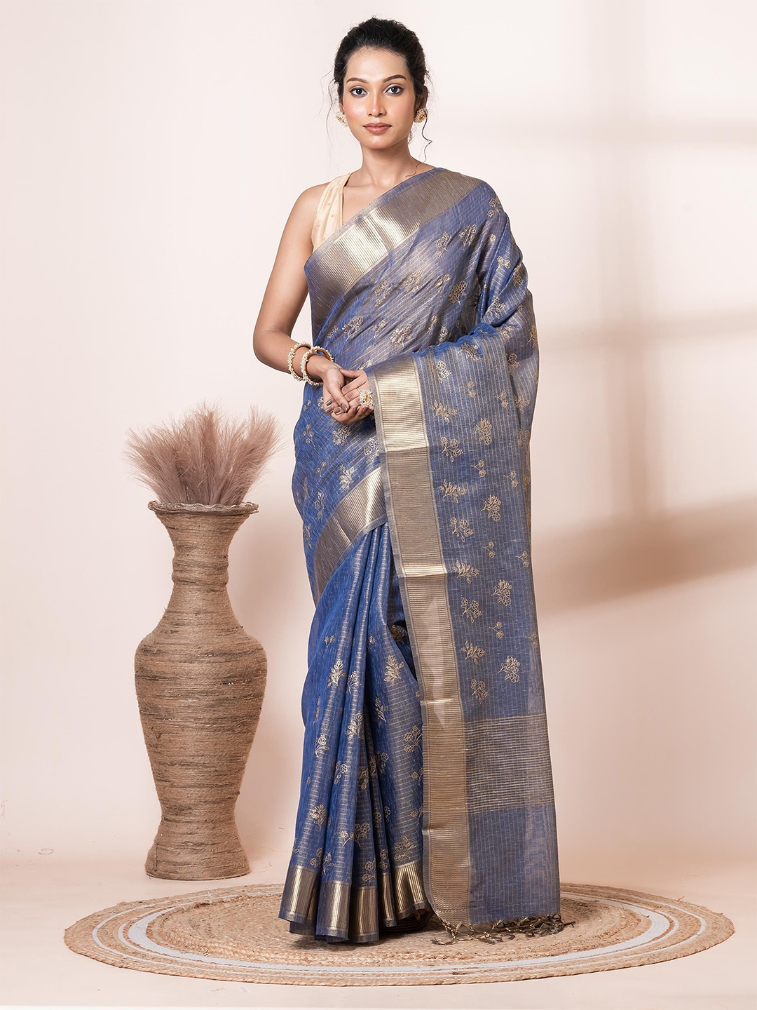 

VIBHAVARI Floral Embroidered Woven Design Zari Saree, Blue