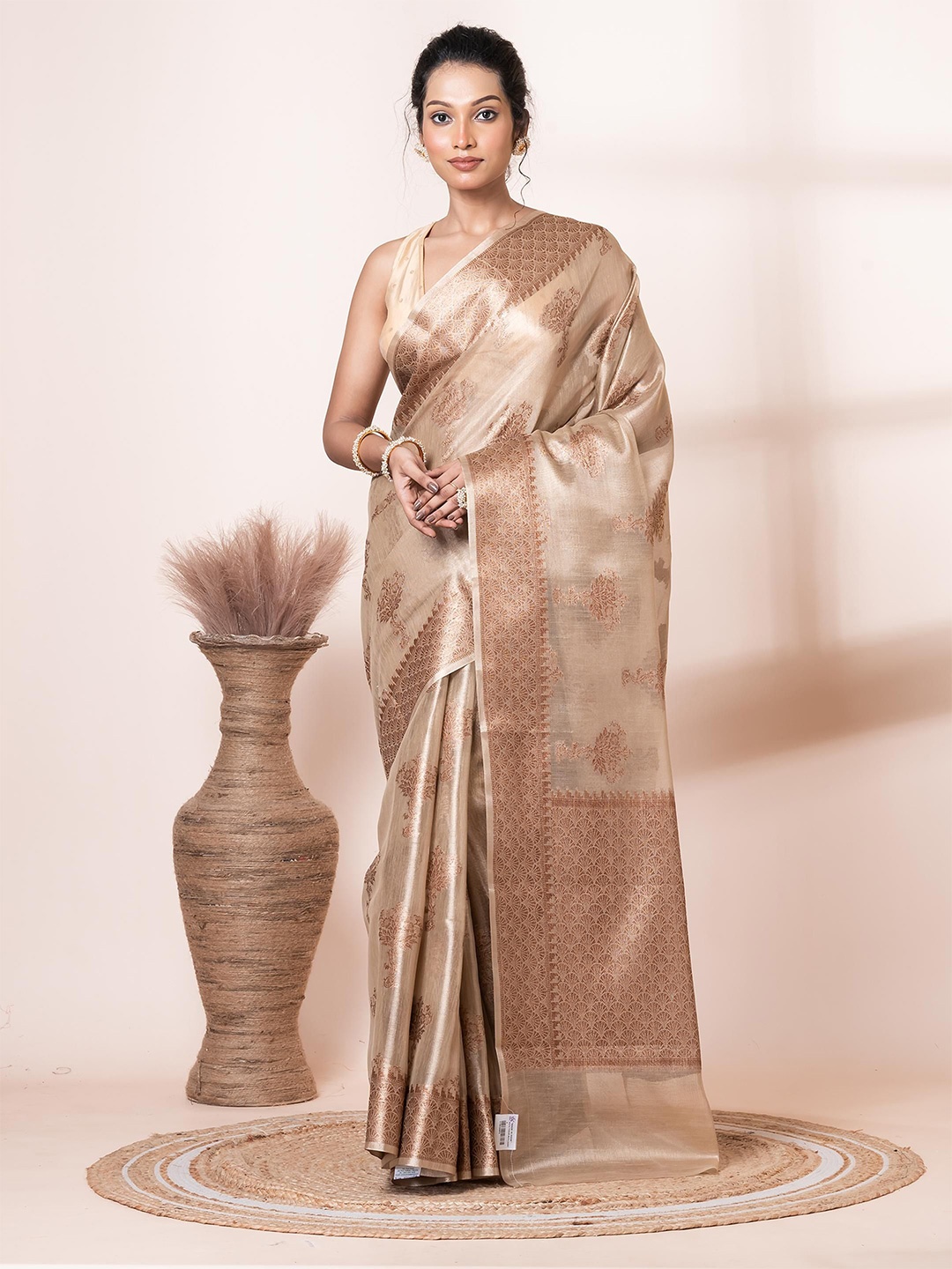 

VIBHAVARI Woven Design Zari Tissue Saree, Beige