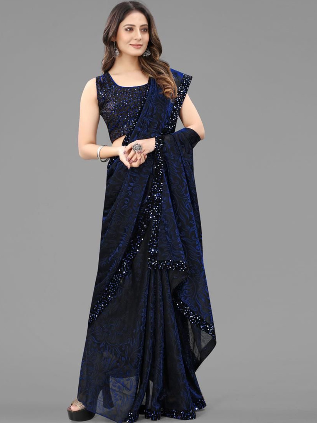 

VRAGI Floral Printed Sequinned Embellished Saree With Sequinned Blouse, Navy blue