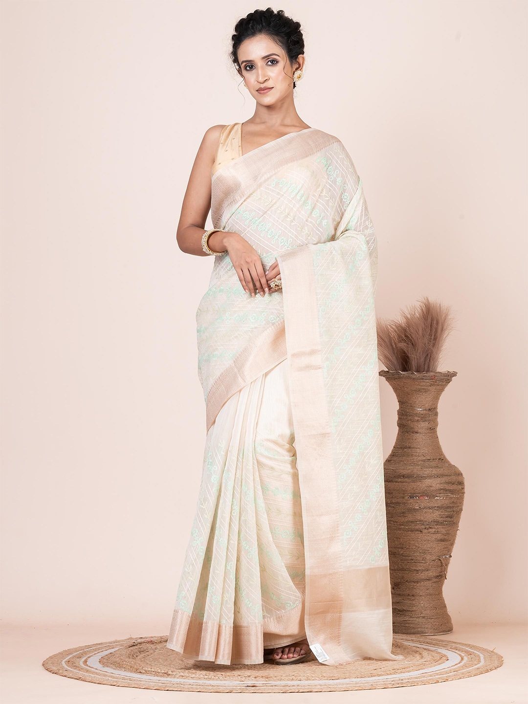 

VIBHAVARI Embroidered Zari Kota Saree, Beige