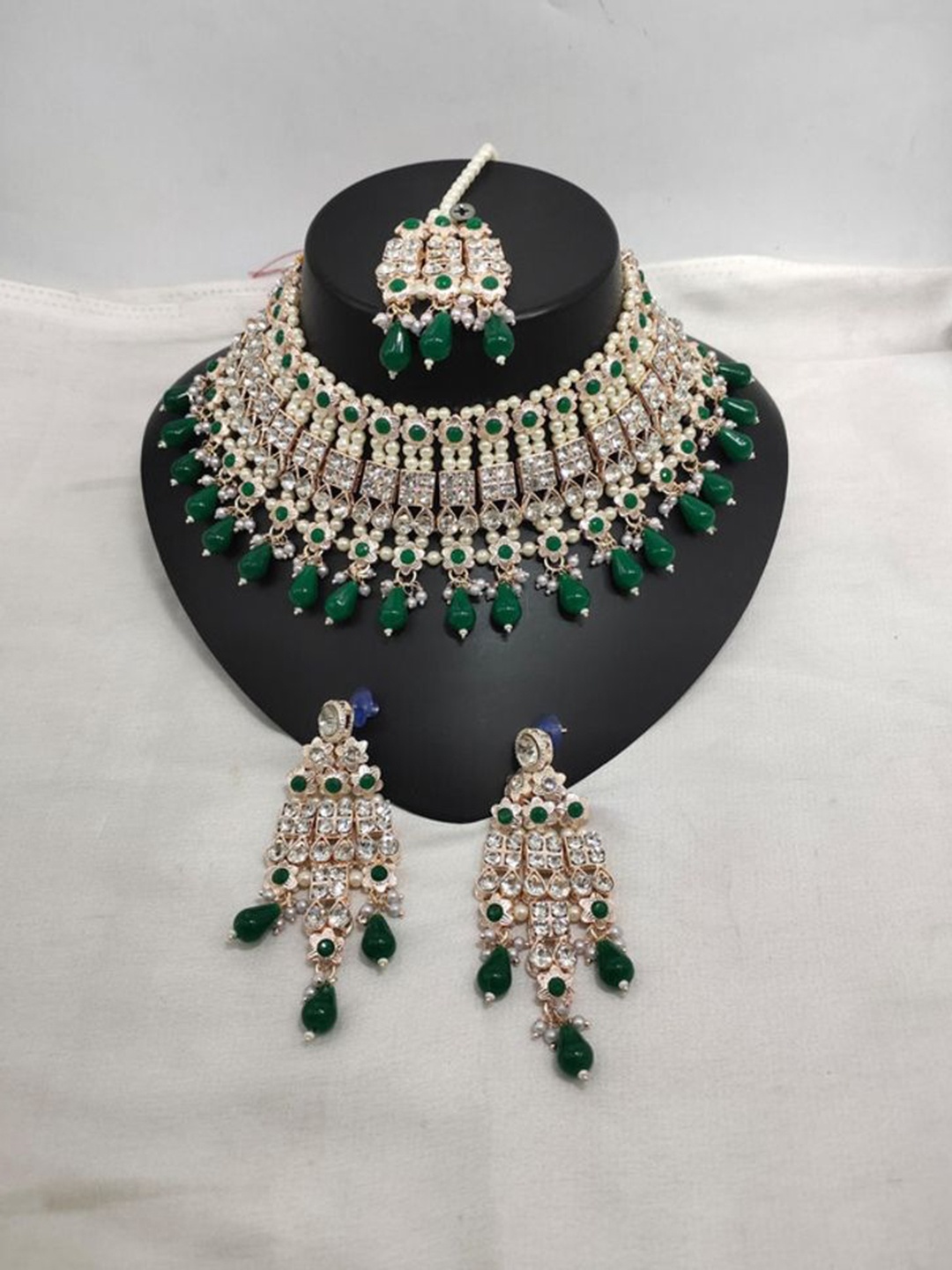 

Gyaan Jewels Gold-Plated Stone-Studded & Beaded Jewellery Set