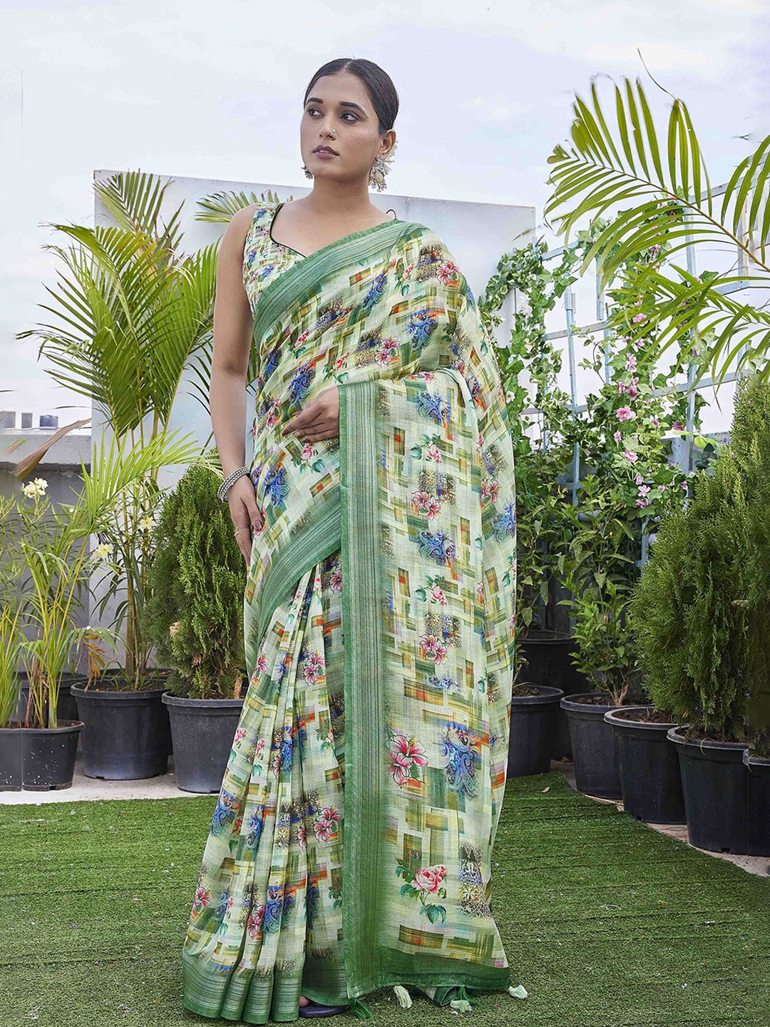 

KSM PRINTS Floral Printed Saree, Green